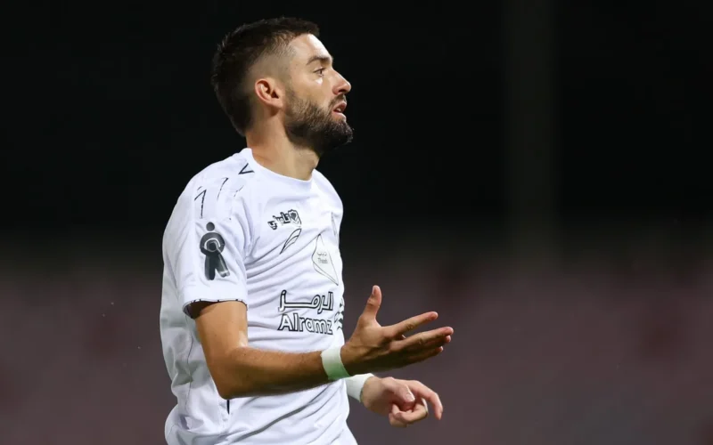 صفقة تبادلية مرتقبة.. الاتحاد يطلب ضم يانيك كاراسكو مقابل 3 لاعبين من فريقه